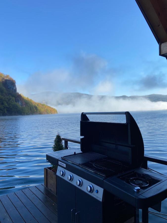 Floating House Perucac Leilighet Eksteriør bilde